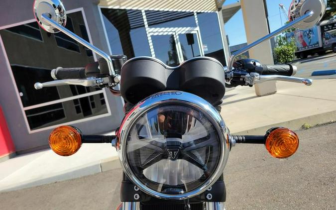 2026 Triumph Bonneville T100 Jet black