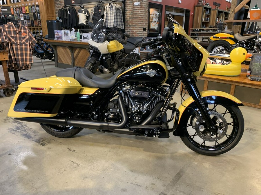 PRICE REDUCED ! H-D Certified 2023 Harley-Davidson FLHXS 1598 Miles
