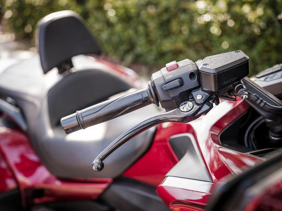 2018 Honda® Gold Wing Automatic DCT Candy Ardent Red