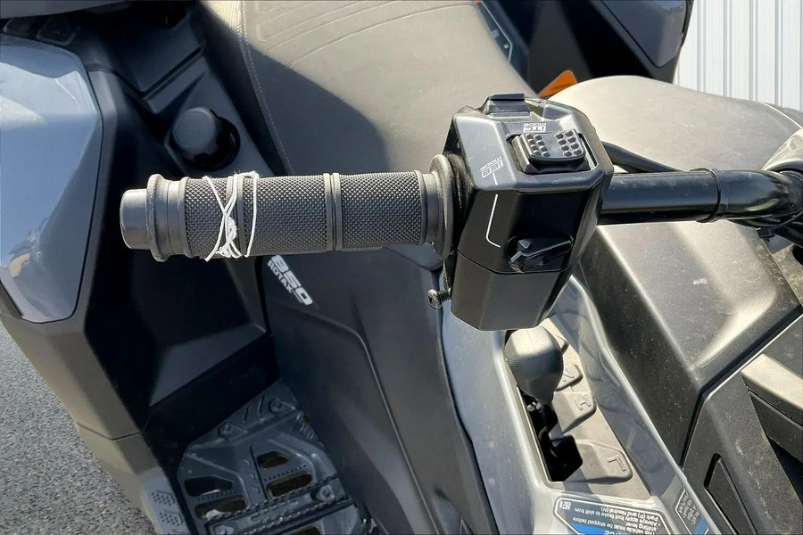 2025 Can-Am ATV OUTL DPS 850 GY 25