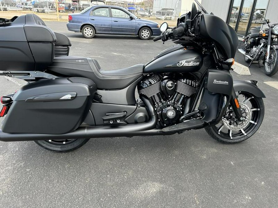 2024 Indian Motorcycle® Roadmaster® Dark Horse® w/Powerband Audio Package Black Smoke