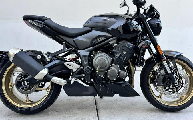 2026 Triumph Trident 800 Jet black