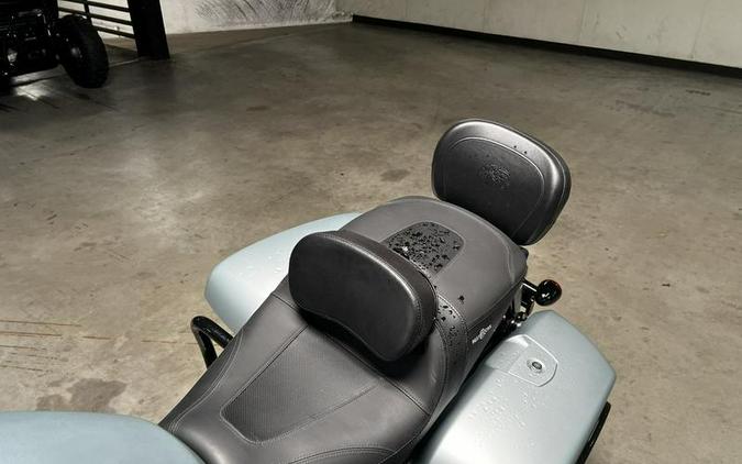 2025 Indian Motorcycle® Challenger® Dark Horse® Frost Silver Smoke