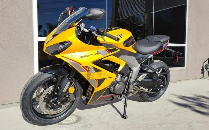2026 Triumph Daytona 660 Cosmic Yellow / Sapphire Black