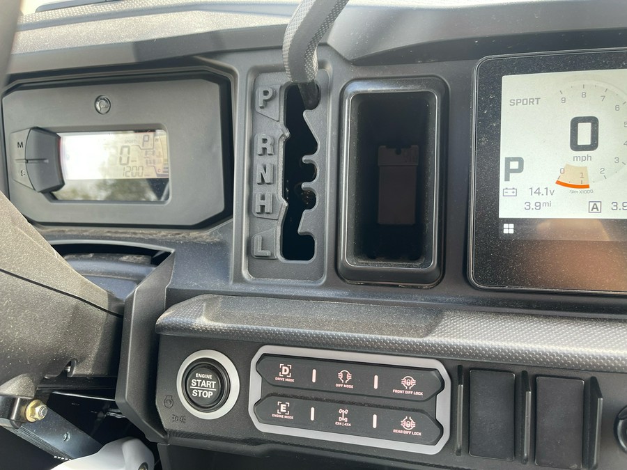 2026 Can-Am Defender MAX Lone Star HD11