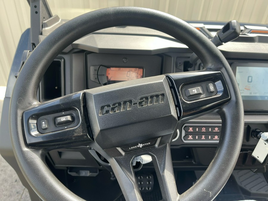 2026 Can-Am Defender MAX Lone Star HD11