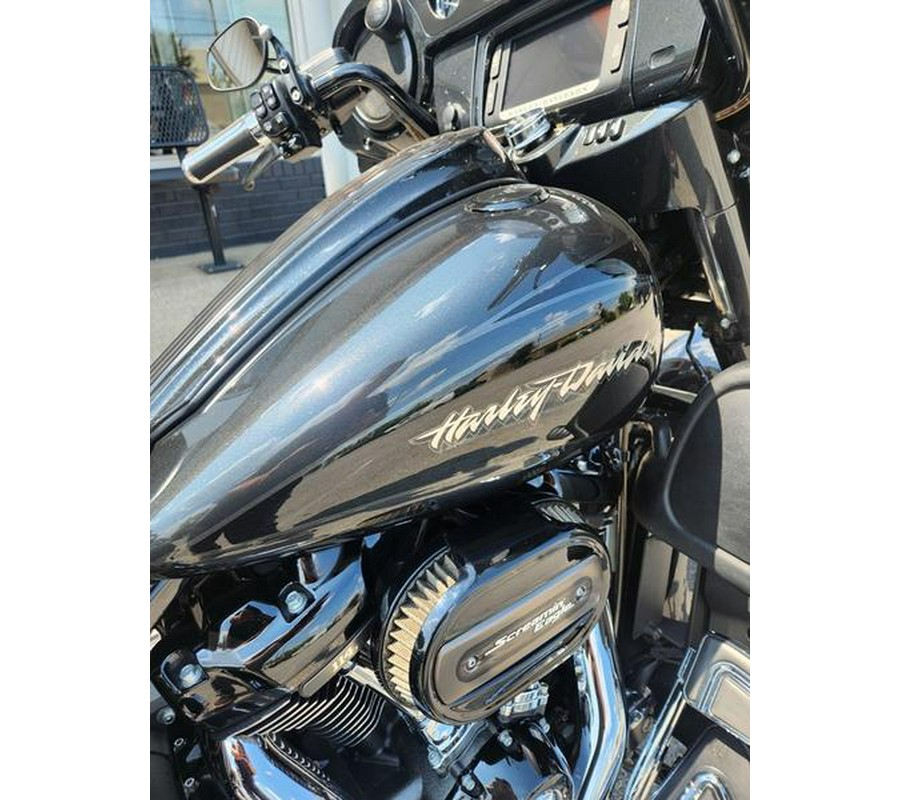 2017 Harley-Davidson® FLHXSE - CVO™ Street Glide®