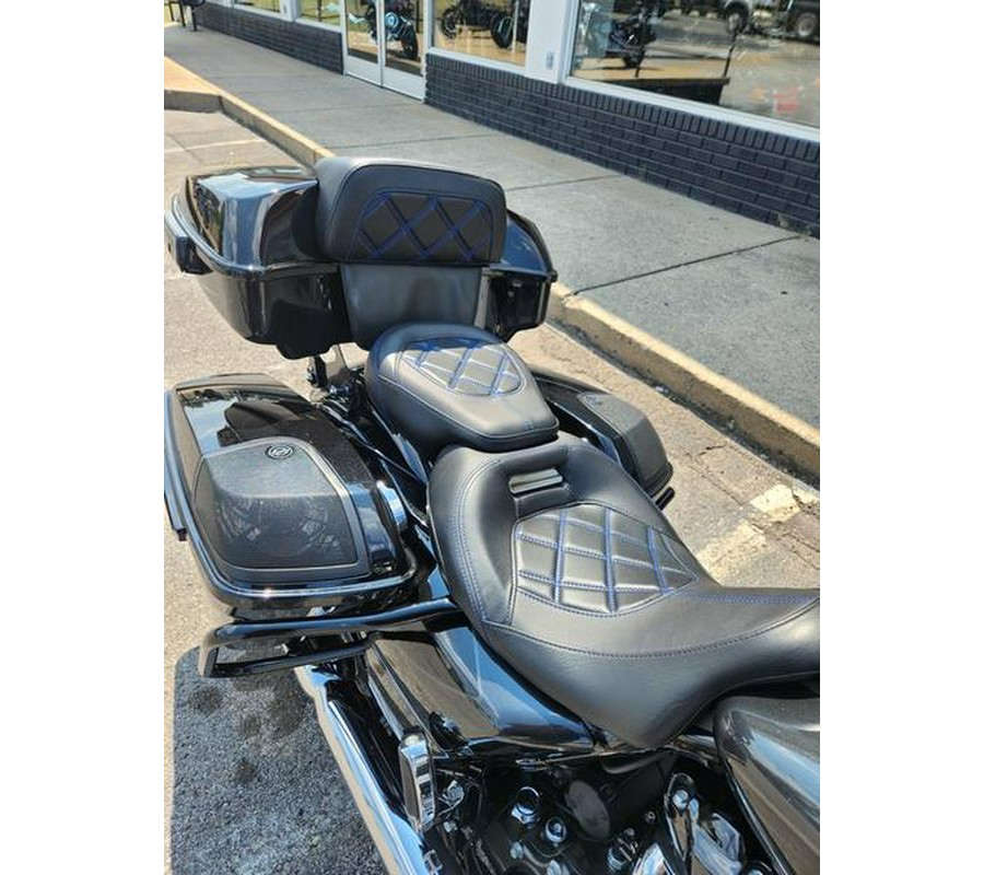 2017 Harley-Davidson® FLHXSE - CVO™ Street Glide®