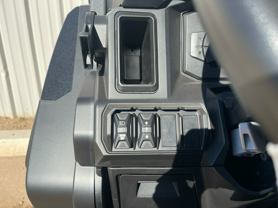 2026 Can-Am Defender MAX Lone Star HD11