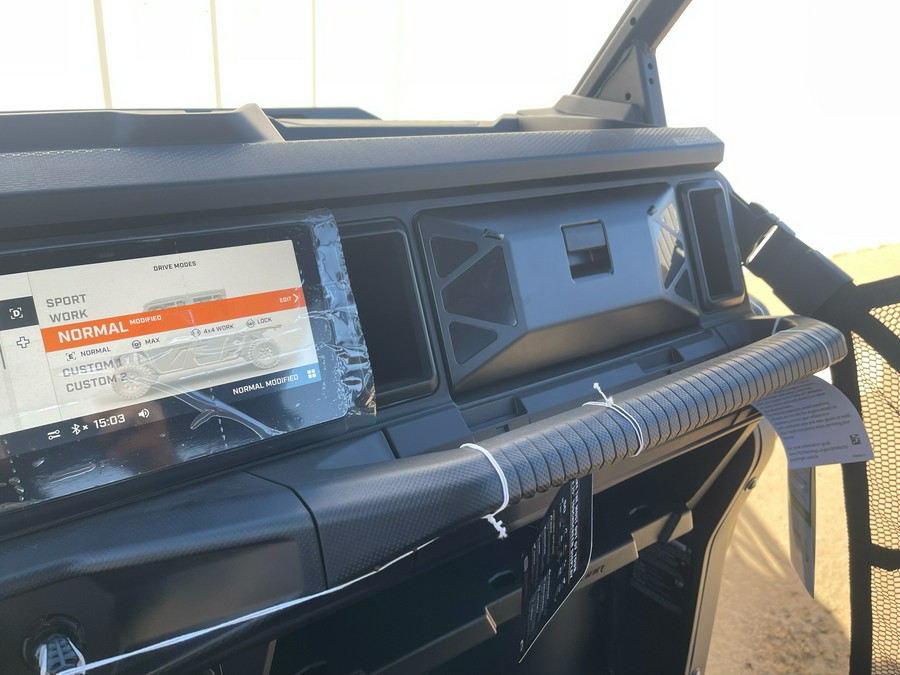 2026 Can-Am Defender MAX Lone Star HD11