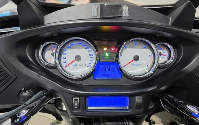2015 Victory Motorcycles Cross Country Tour