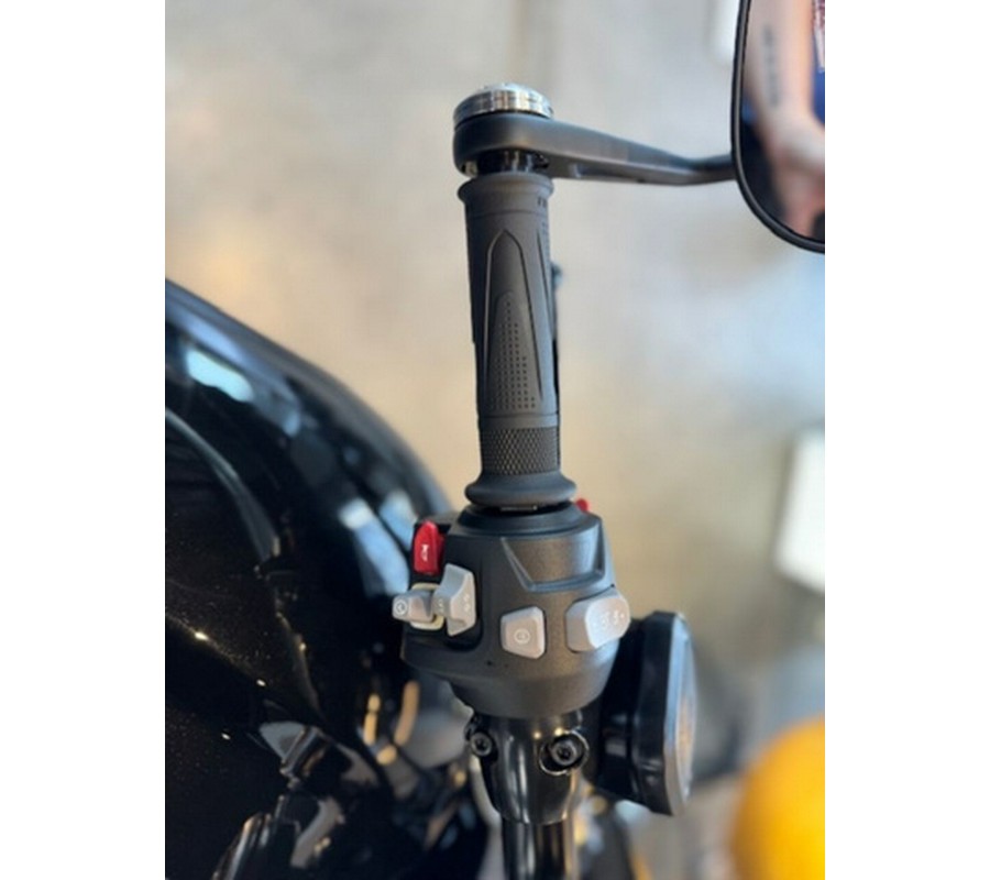 2025 Triumph Rocket 3 Storm R