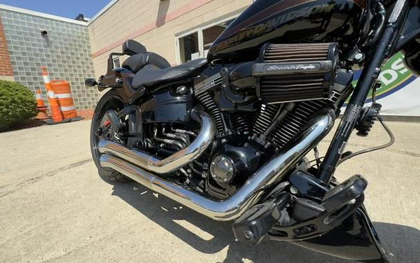 2016 Harley-Davidson® FXSE - CVO™ Pro Street Breakout®