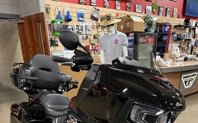 2022 Indian Motorcycle® Challenger® Black Metallic