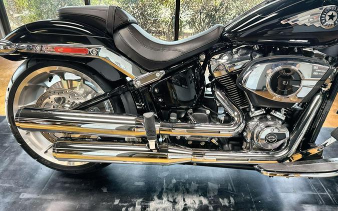 2026 Harley-Davidson® Fat Boy® Vivid Black Chrome Trim