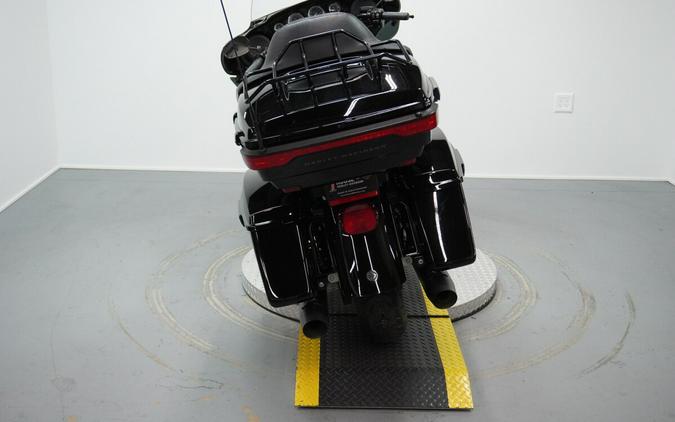 2024 Harley-Davidson® Ultra Limited Vivid Black