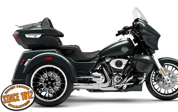 2026 Harley-Davidson® Street Glide 3 Limited Vivid Black Chrome Trim