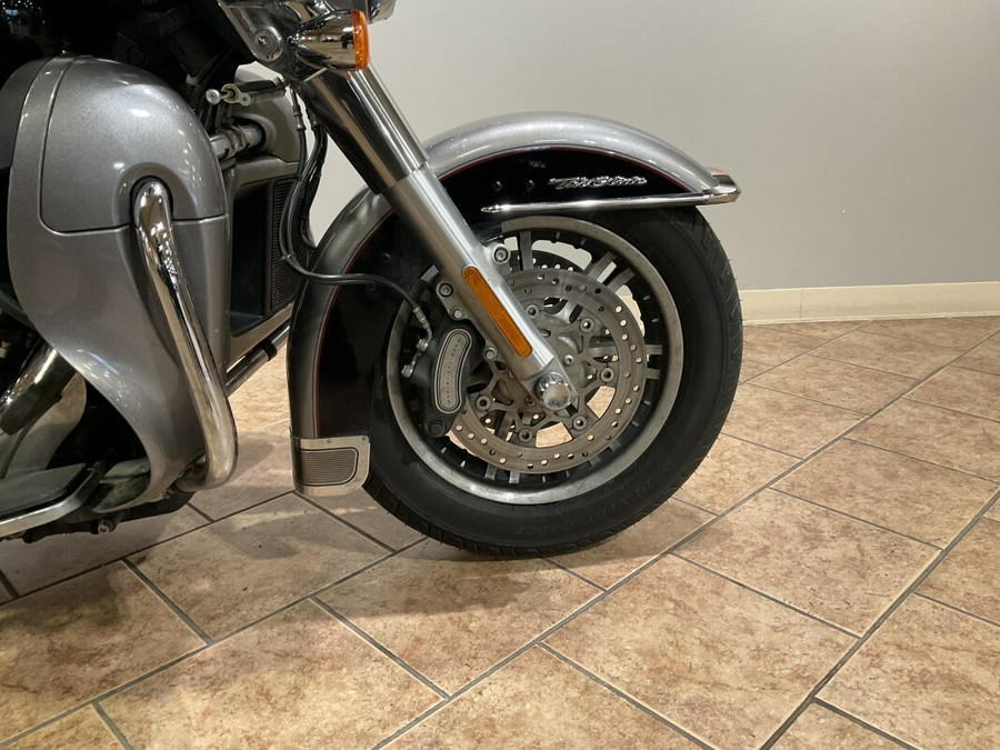 2016 Harley-Davidson® FLHTCUTG Tri Glide® Ultra Two-Tone Billet Silver/Vivid Black