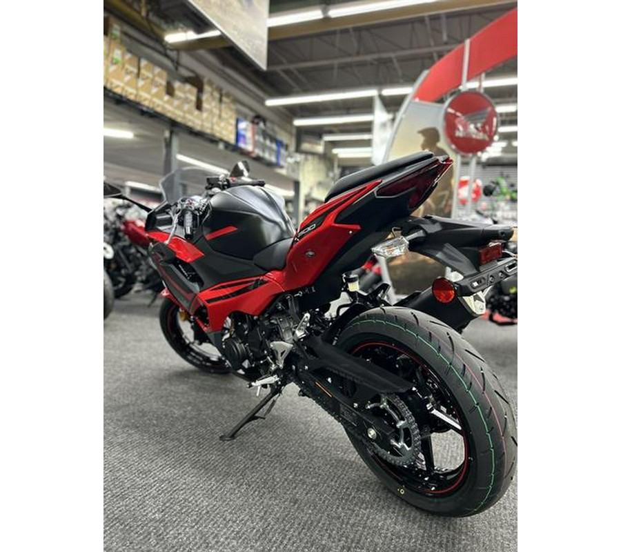 2024 Kawasaki Ninja® 500 ABS Passion Red/Metallic Flat Spark Black