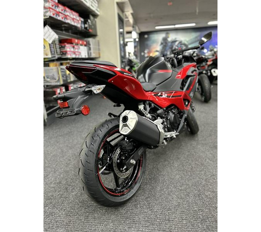 2024 Kawasaki Ninja® 500 ABS Passion Red/Metallic Flat Spark Black