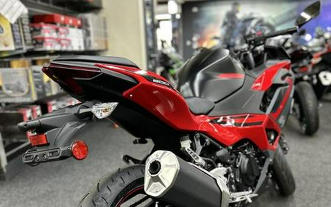 2024 Kawasaki Ninja® 500 ABS Passion Red/Metallic Flat Spark Black