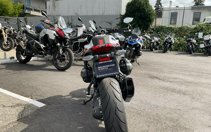 2026 BMW R 1300 R