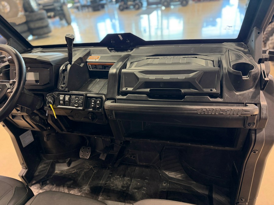 2024 Can-Am Defender XT HD10