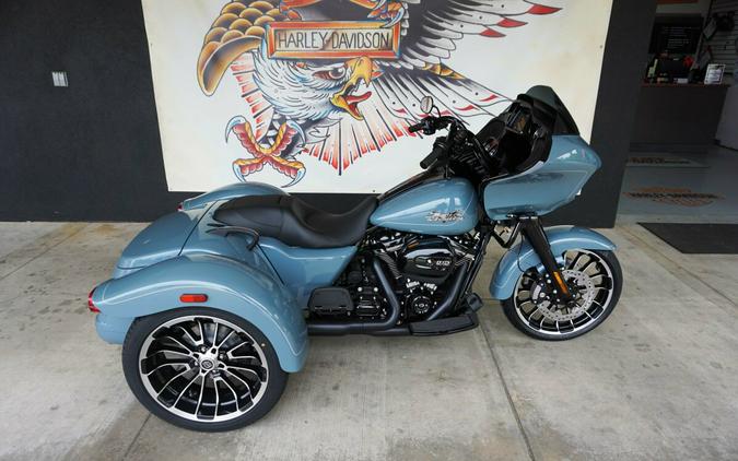 2024 Harley-Davidson Road Glide 3 Sharkskin Blue - Black Finish