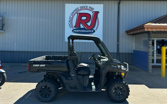 2023 Can-Am Defender XT HD10