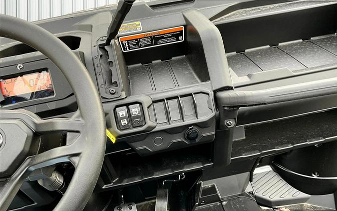 2026 Can-Am SSV DEF DPS 62 HD7 CA 26 DPS HD7