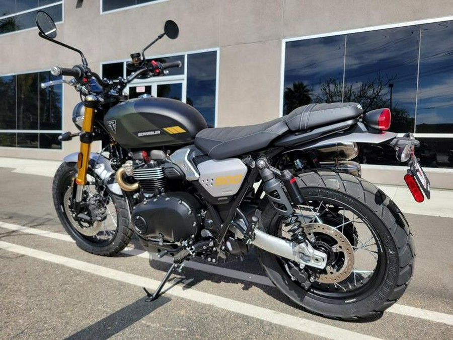 2026 Triumph Scrambler 900 Matt khaki green