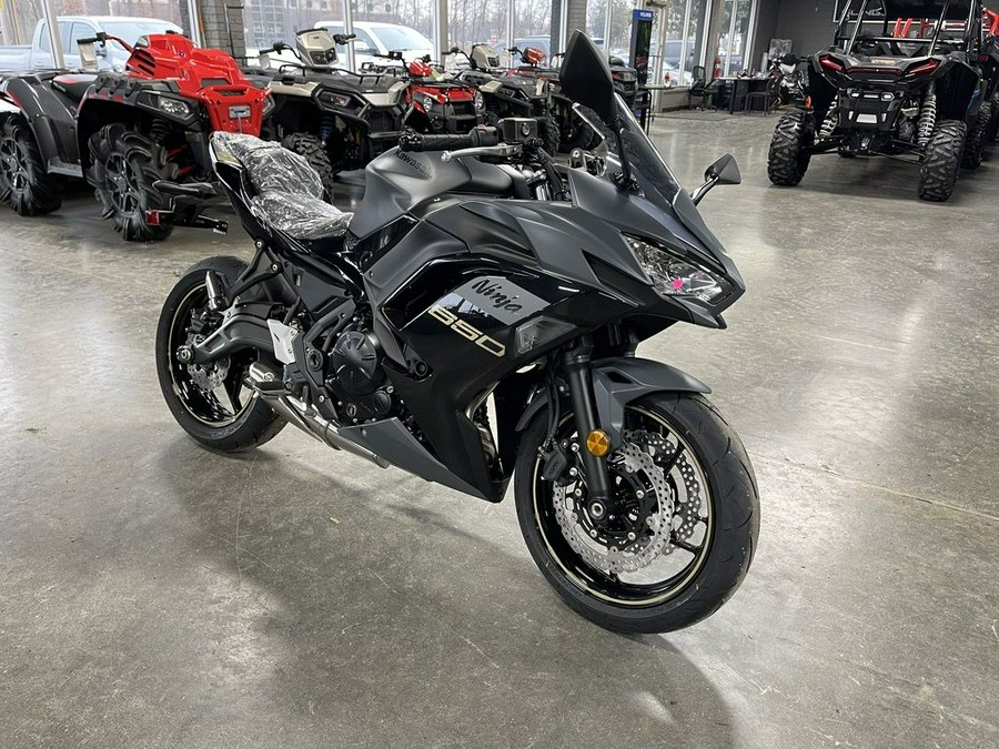 2024 Kawasaki Ninja® 650 Metallic Matte Dark Gray/Metallic Spark Black