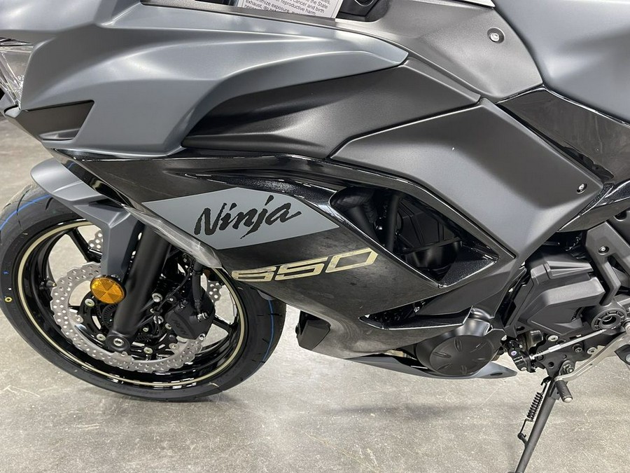 2024 Kawasaki Ninja® 650 Metallic Matte Dark Gray/Metallic Spark Black