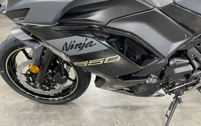 2024 Kawasaki Ninja® 650 Metallic Matte Dark Gray/Metallic Spark Black