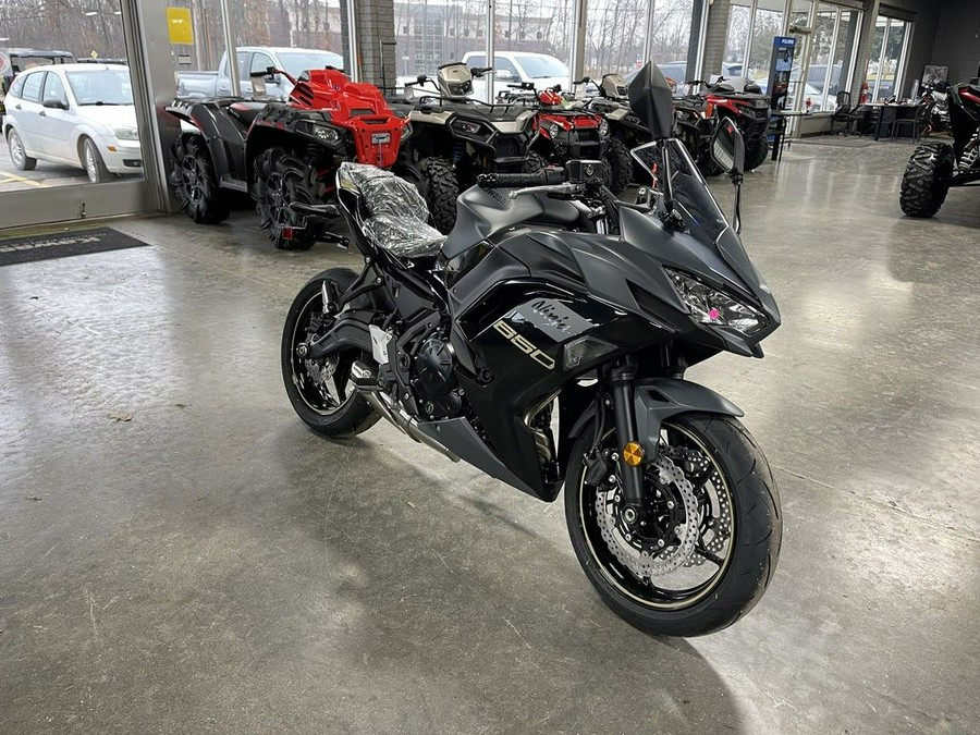 2024 Kawasaki Ninja® 650 Metallic Matte Dark Gray/Metallic Spark Black