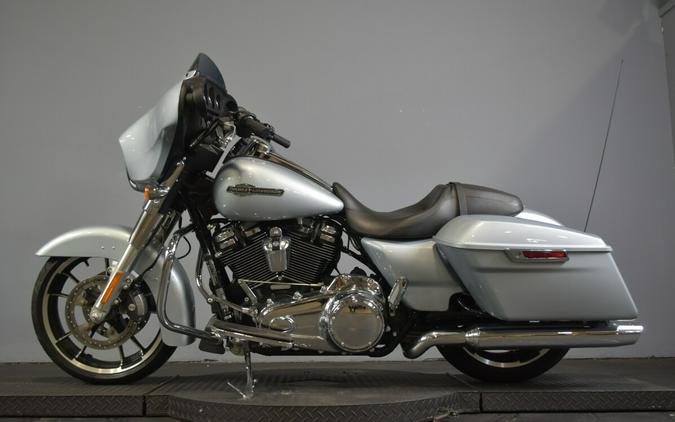 2023 Harley-Davidson Street Glide Atlas Silver Metallic