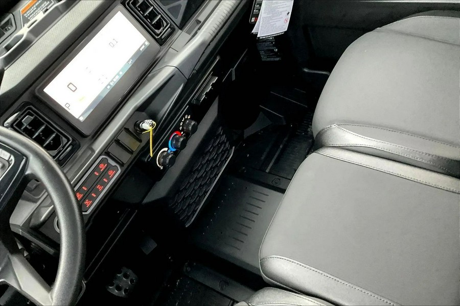 2026 Can-Am Defender MAX XT CAB HD11 with 10.25 in. infotainment