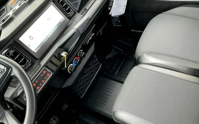 2026 Can-Am SSV DEF MAX XTCAB 65 HD11 BK HB 26 XT CAB HD11