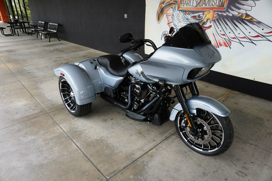 2024 Harley-Davidson Road Glide 3 Atlas Silver Metallic - Black Finish