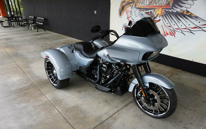 2024 Harley-Davidson Road Glide 3 Atlas Silver Metallic - Black Finish