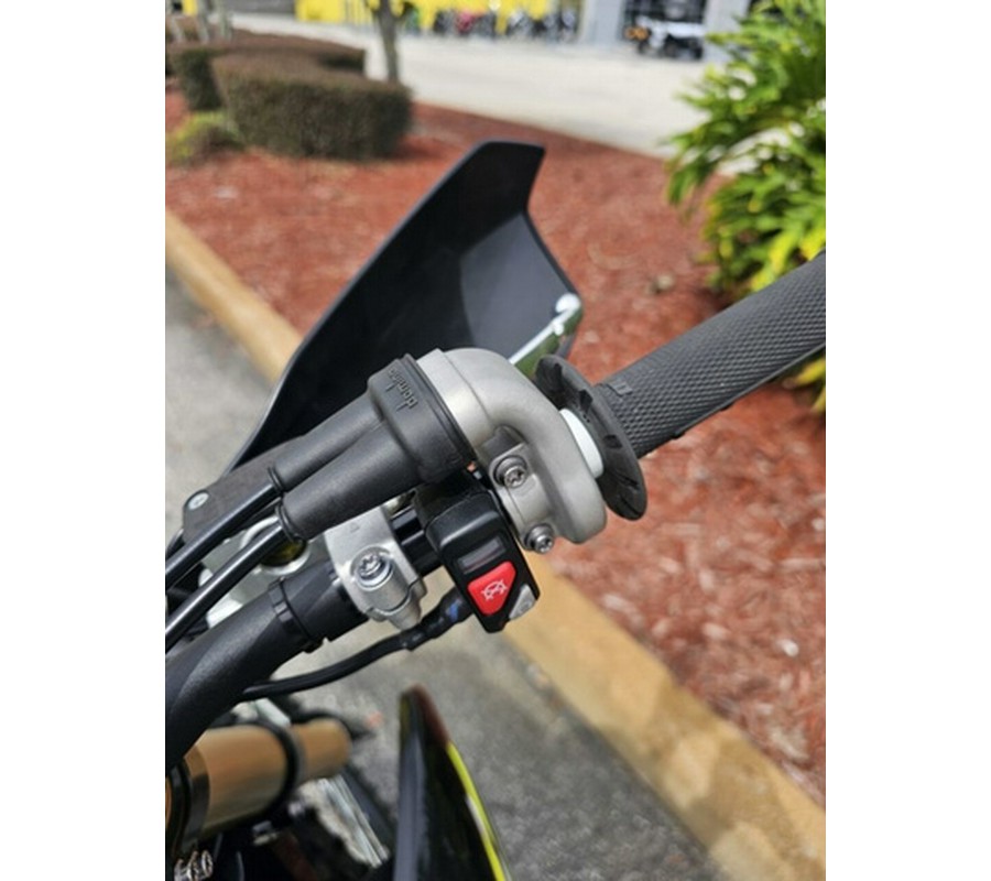 2026 Triumph TF 250-E Jet Black/Pure White 250-E