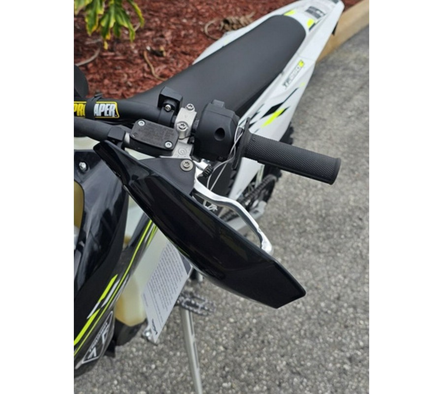 2026 Triumph TF 250-E Jet Black/Pure White 250-E