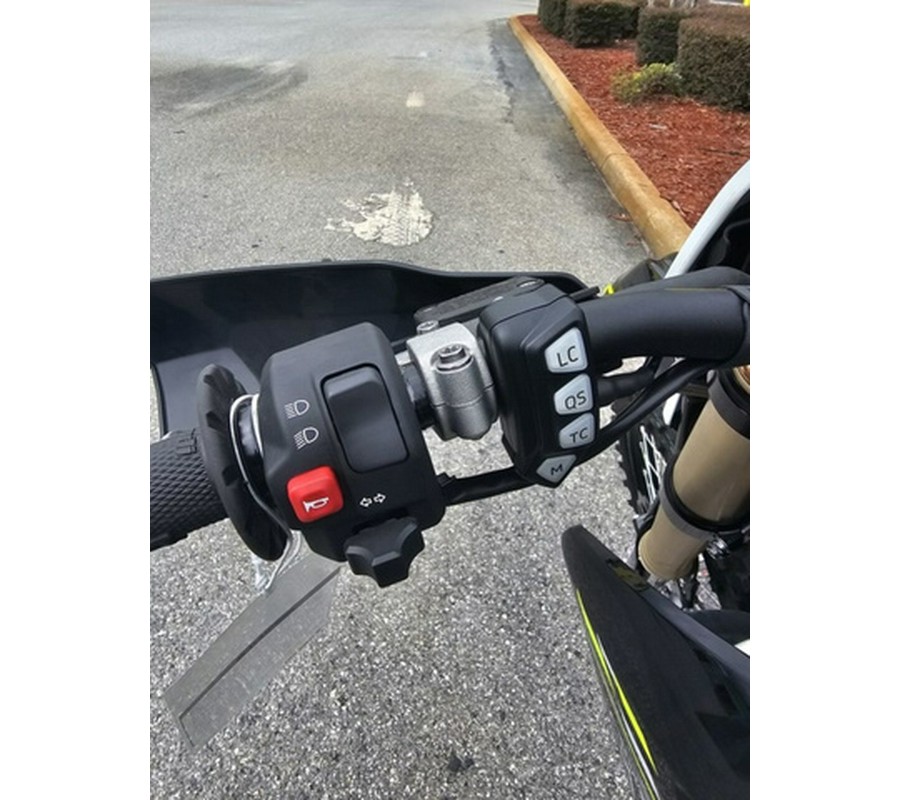 2026 Triumph TF 250-E Jet Black/Pure White 250-E