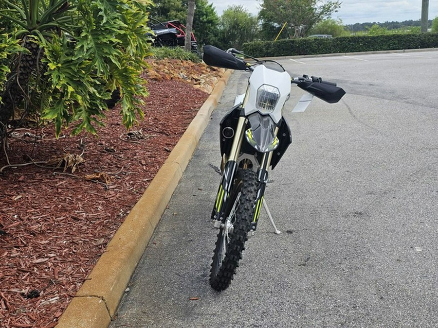 2026 Triumph TF 250-E Jet Black/Pure White 250-E