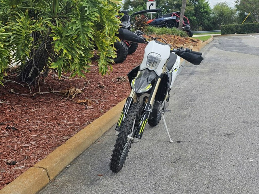 2026 Triumph TF 250-E Jet Black/Pure White 250-E