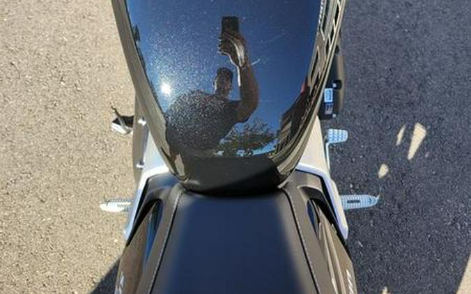 2026 Triumph Speed Twin 900 Phantom Black/Aurum Gold