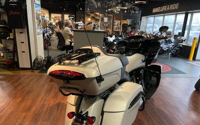 2023 Indian Motorcycle Pursuit® Dark Horse®