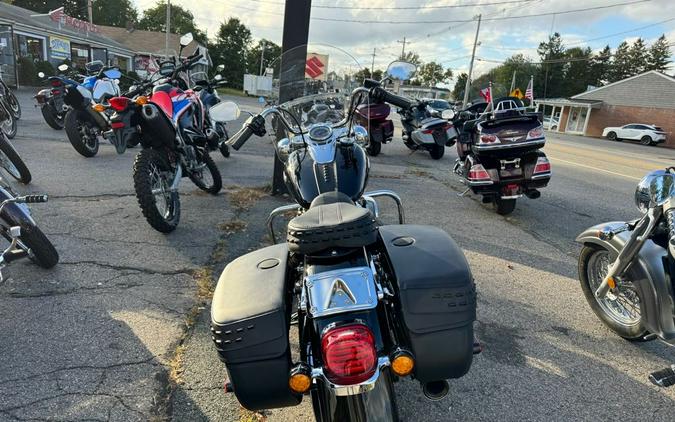 2022 Harley-Davidson® Heritage Classic Vivid Black, Chrome Finish