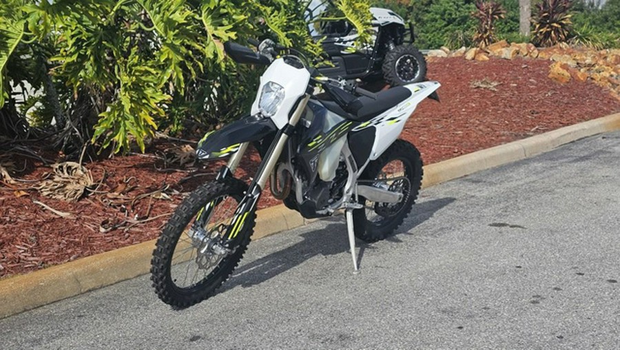 2026 Triumph TF 450-E Jet BlackPure White