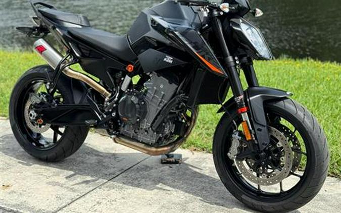 2021 KTM 890 Duke R